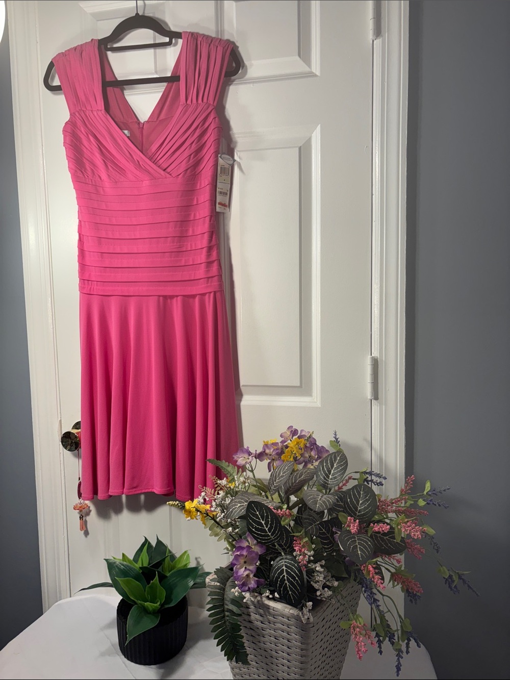 London Times Pink Pleated V-Neck Midi Dress Size 4 NWT
